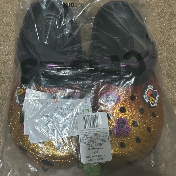 Limited edition hocus pocus crocs - Picture 9 of 9